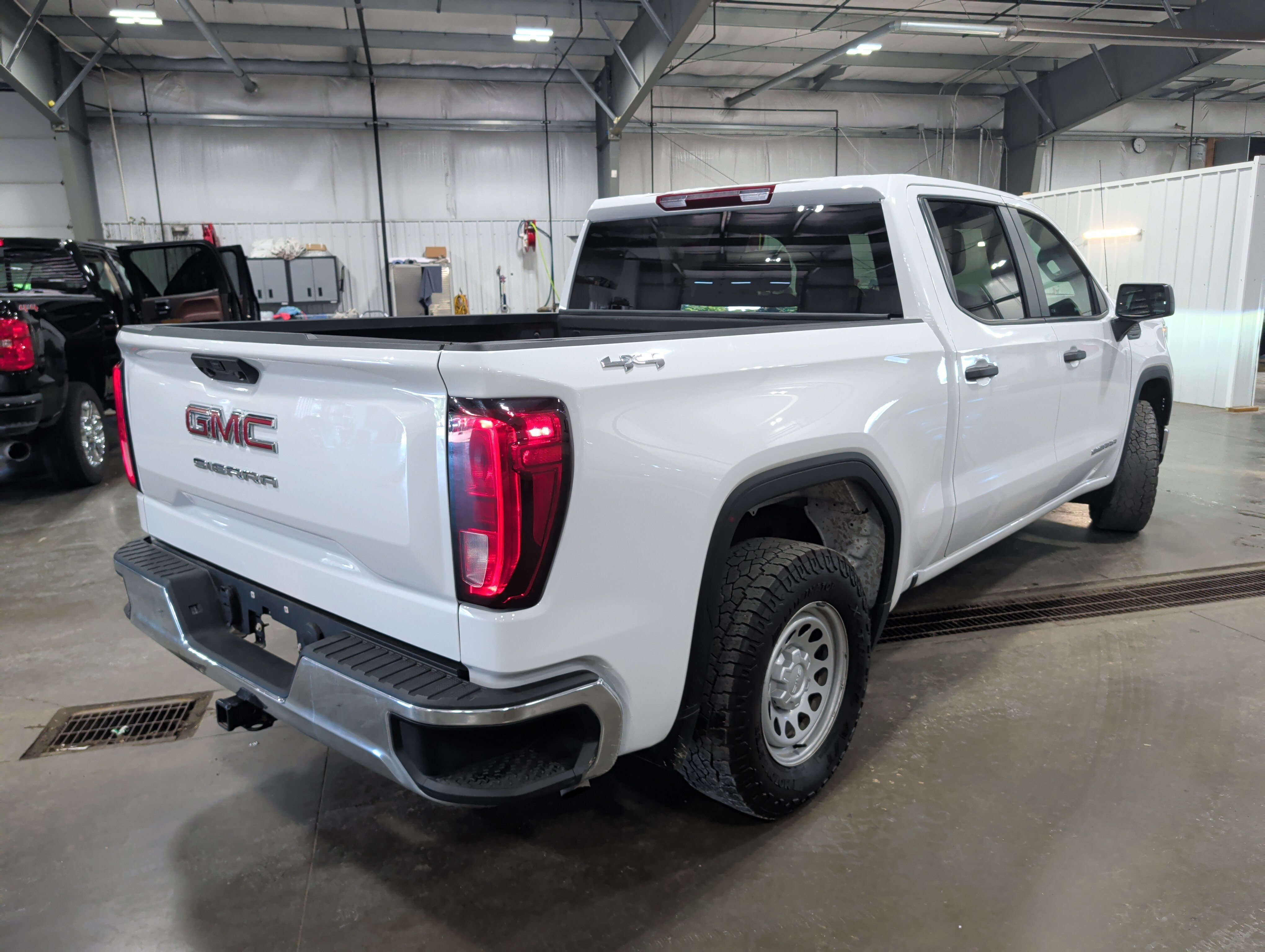 Used 2024 GMC Sierra 1500 Pro w/ Pro Value Package AWD/4WD image 3