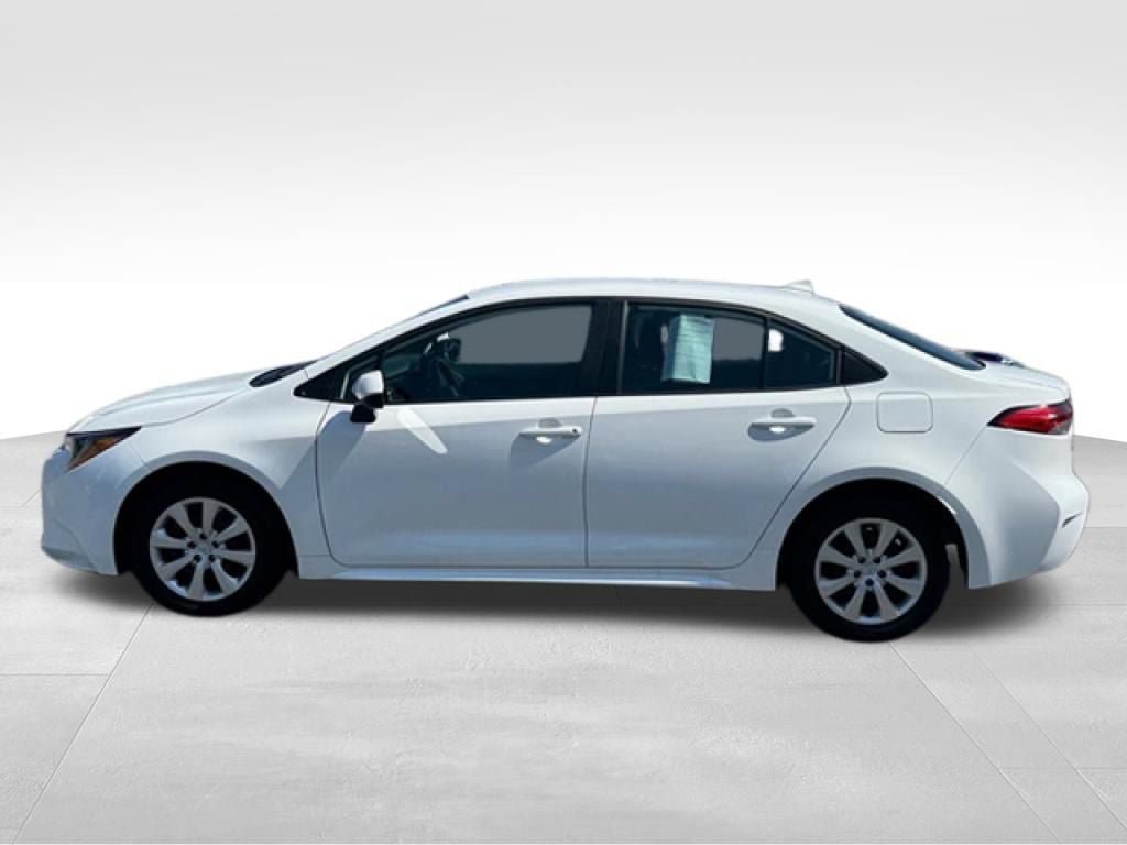 Used 2024 Toyota Corolla LE FWD image 2