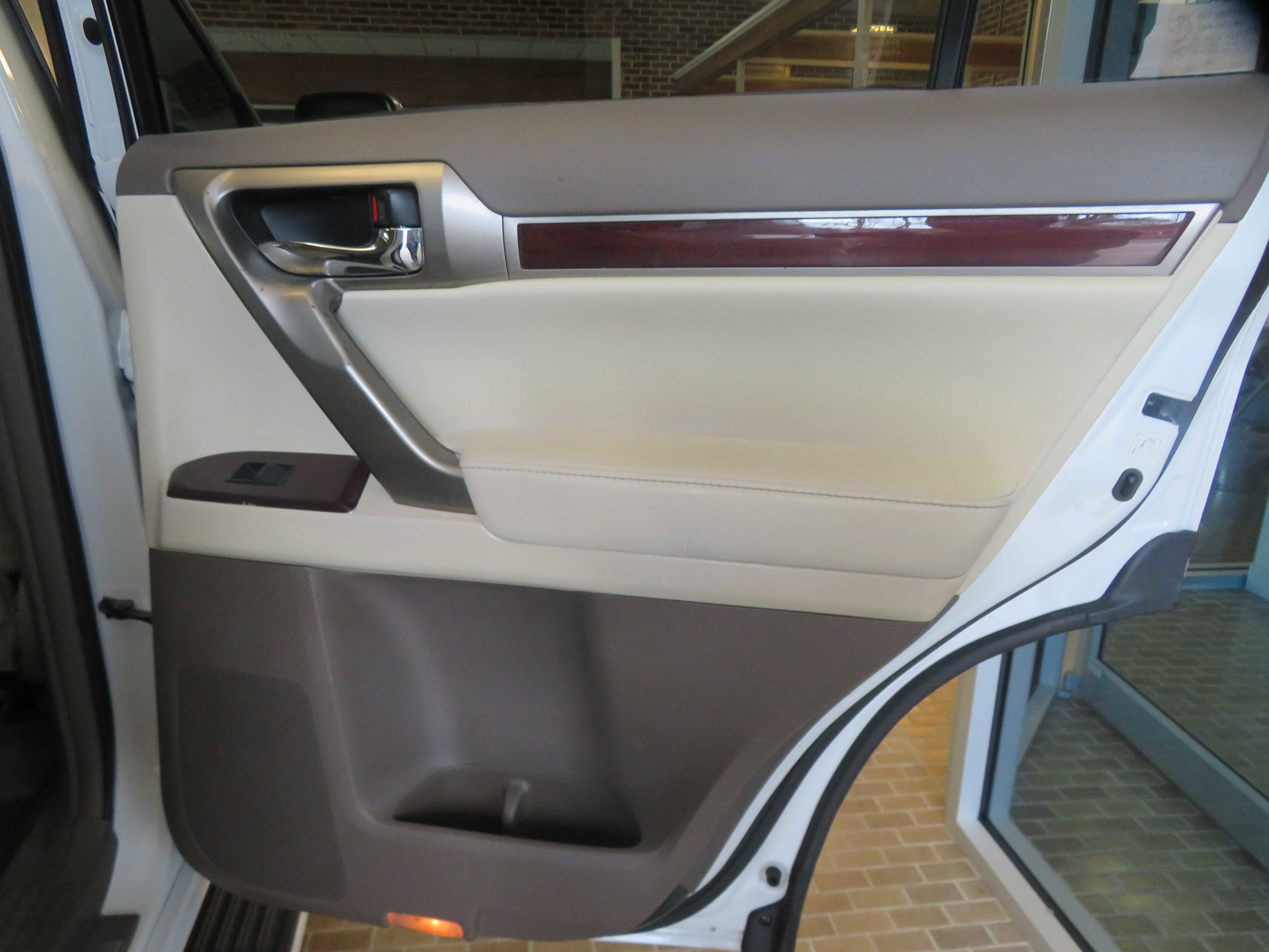 Used 2014 Lexus GX 460 w/ Premium Package image 22