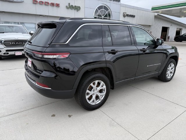 Used 2024 Jeep Grand Cherokee Limited AWD/4WD image 9