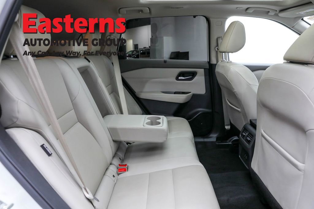 Used 2022 Nissan Rogue SV w/ SV Premium Package image 23