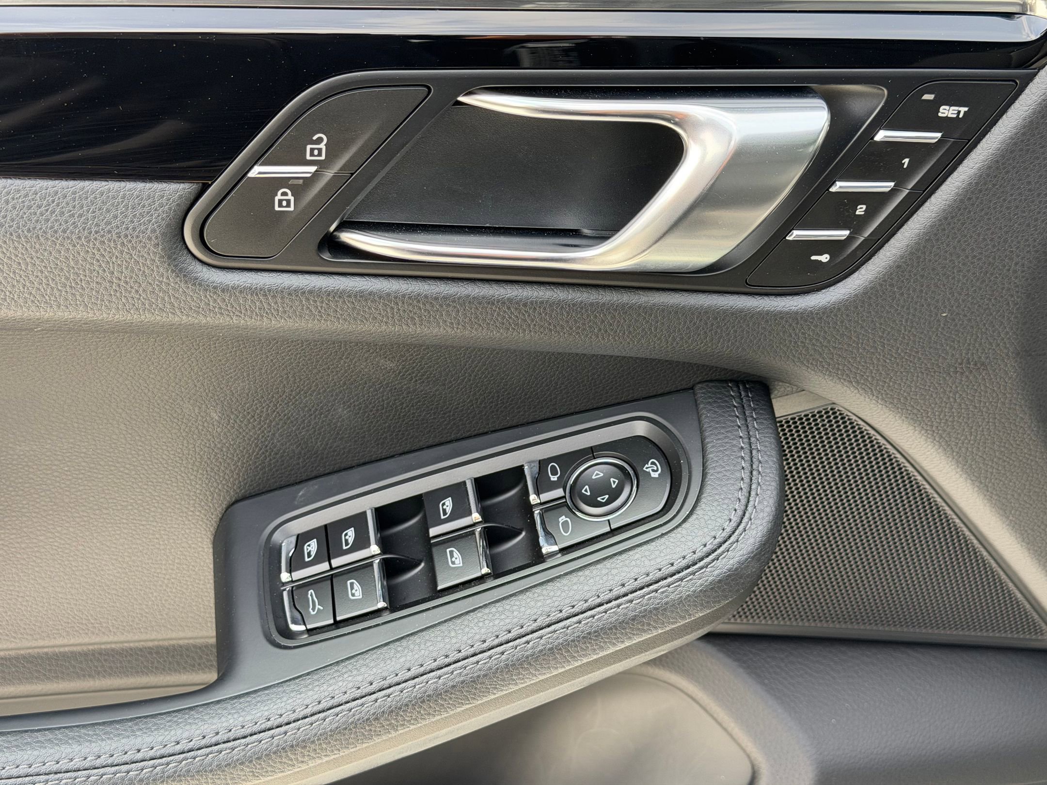 Certified 2026 Porsche Macan AWD/4WD image 27