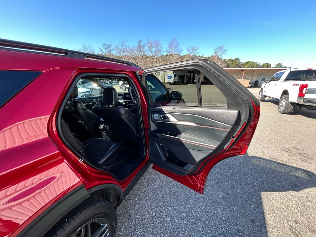 Used 2025 Ford Explorer ST AWD/4WD image 22