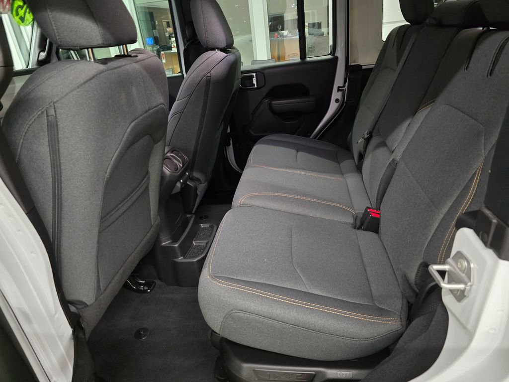 Used 2025 Jeep Wrangler Sport S image 33