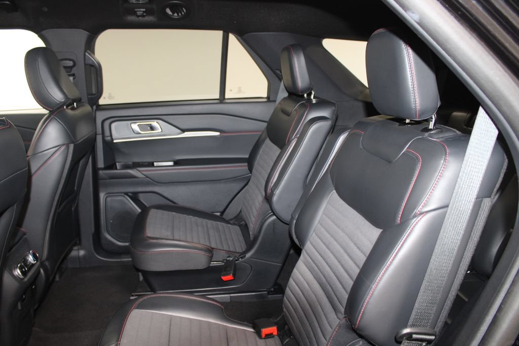 Used 2025 Ford Explorer ST-Line AWD/4WD image 18