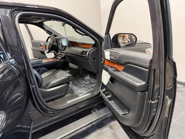 Used 2019 Lincoln Navigator Reserve AWD/4WD image 25