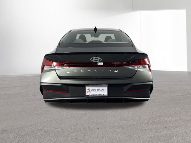 Used 2025 Hyundai Elantra Sport FWD image 15