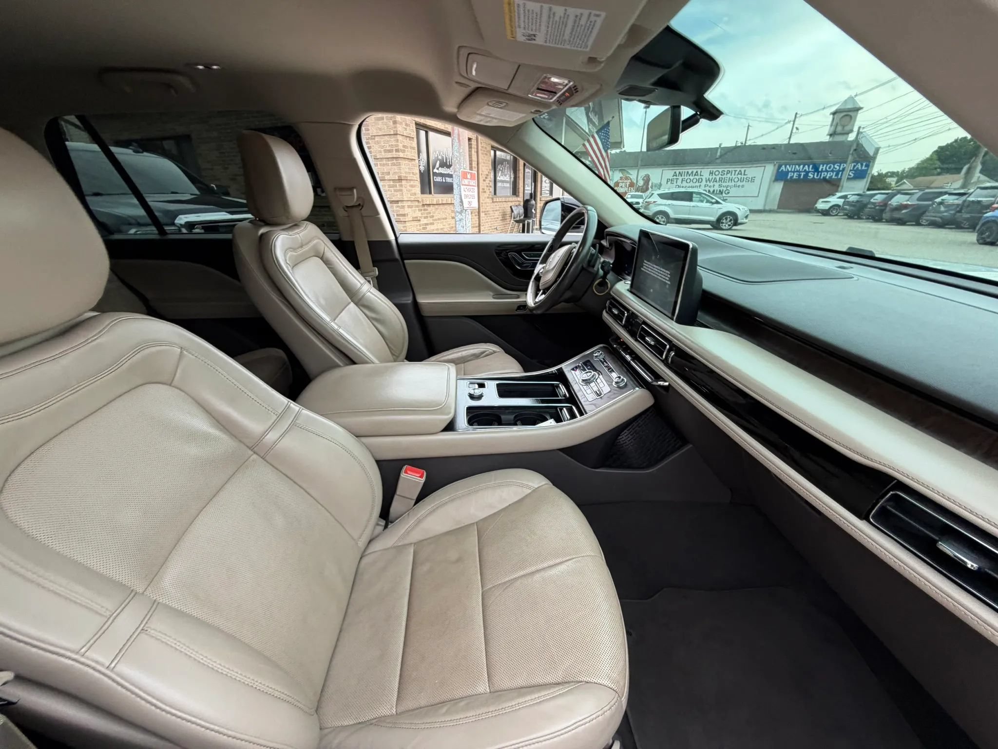 Used 2020 Lincoln Aviator Reserve w/ Elements Package Plus RWD image 11