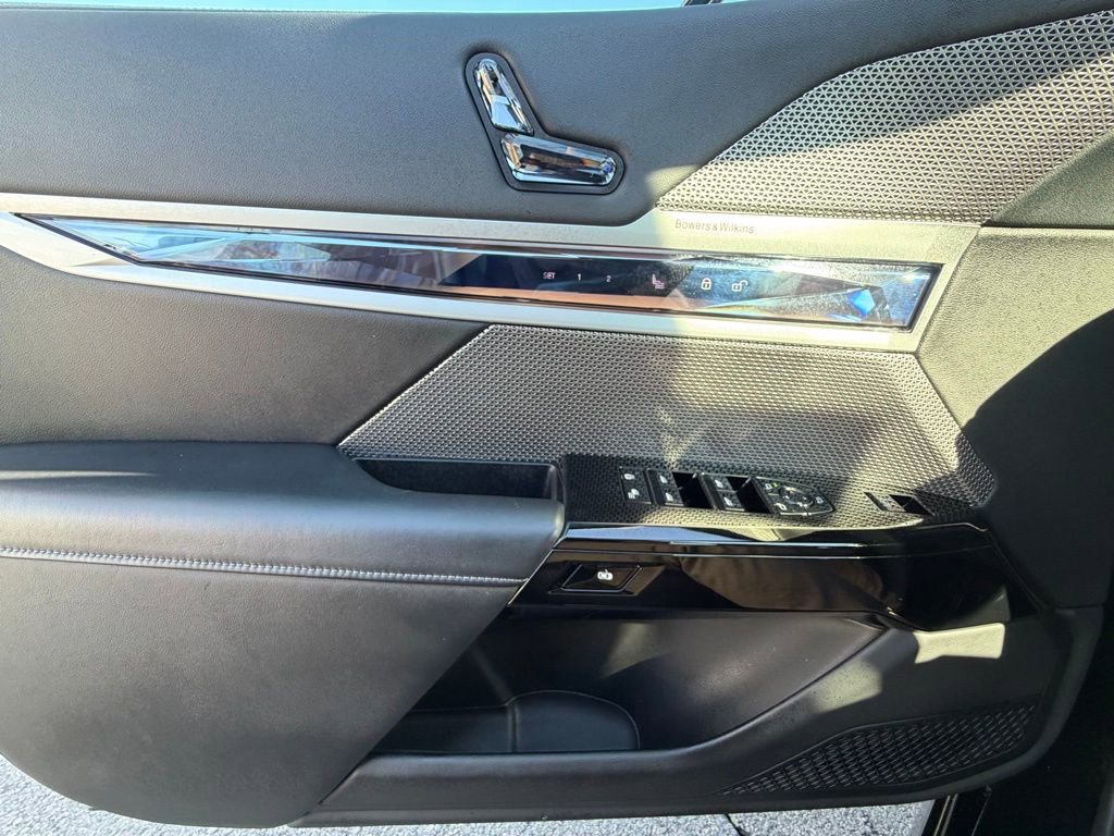 Used 2025 BMW 740i xDrive image 29