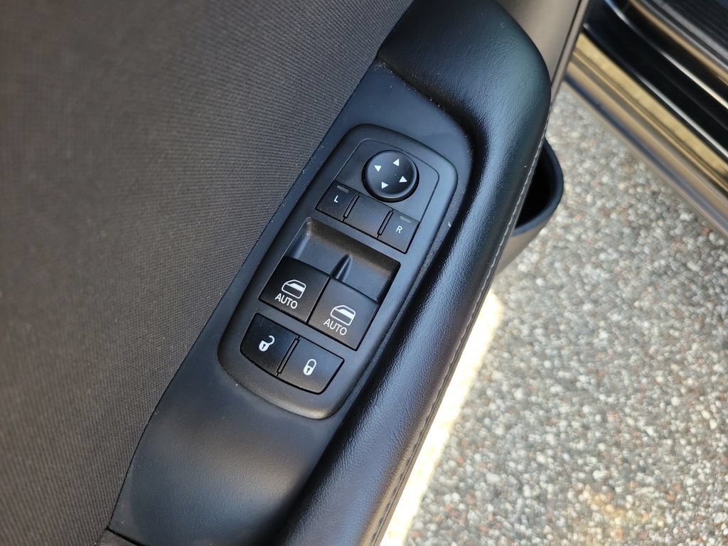 Used 2022 Dodge Challenger R/T w/ Driver Convenience Group RWD image 9