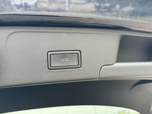 Used 2022 Volkswagen Atlas Cross Sport SEL R-Line AWD/4WD image 42