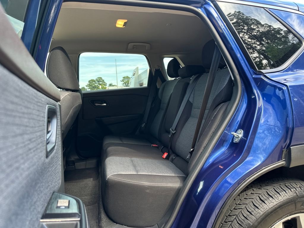 Used 2023 Nissan Rogue SV image 25