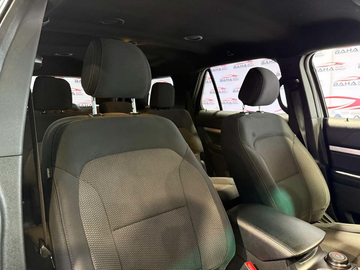 Used 2017 Ford Explorer XLT AWD/4WD image 34