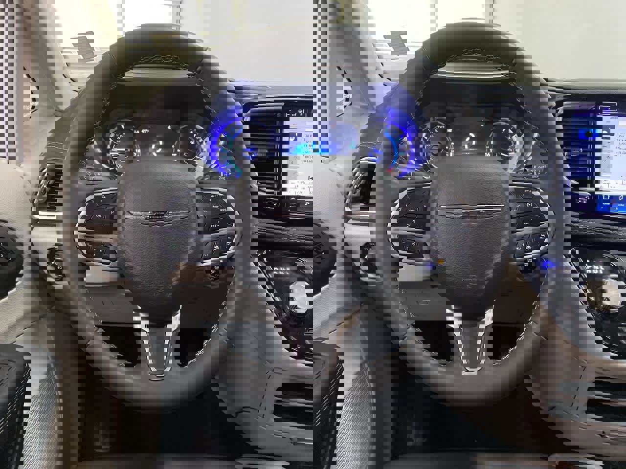 Used 2023 Chrysler Pacifica Touring-L image 20