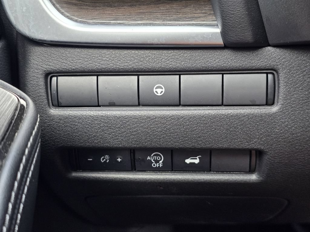 Used 2025 Nissan Rogue Platinum FWD image 22