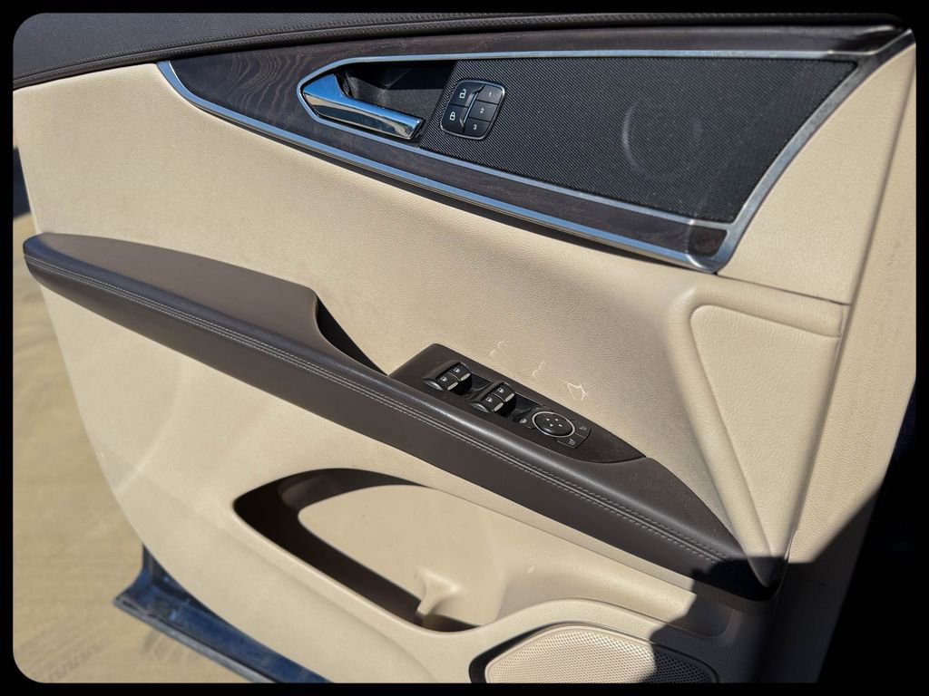 Used 2017 Lincoln MKX Reserve image 11