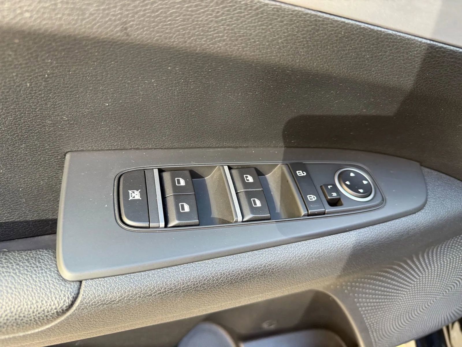 Used 2023 Kia Forte LXS image 8