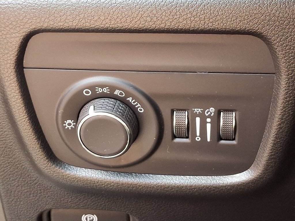 Used 2024 Jeep Grand Cherokee L Laredo w/ Luxury Tech Group I AWD/4WD image 25