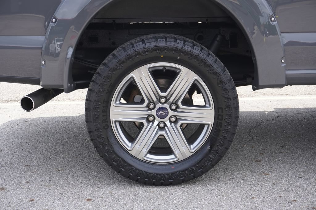 Used 2018 Ford F150 XLT w/ Equipment Group 302A Luxury AWD/4WD image 12