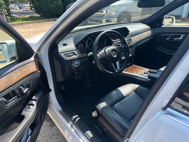 Used 2016 Mercedes-Benz E 350 4MATIC Sedan w/ Premium Package image 9