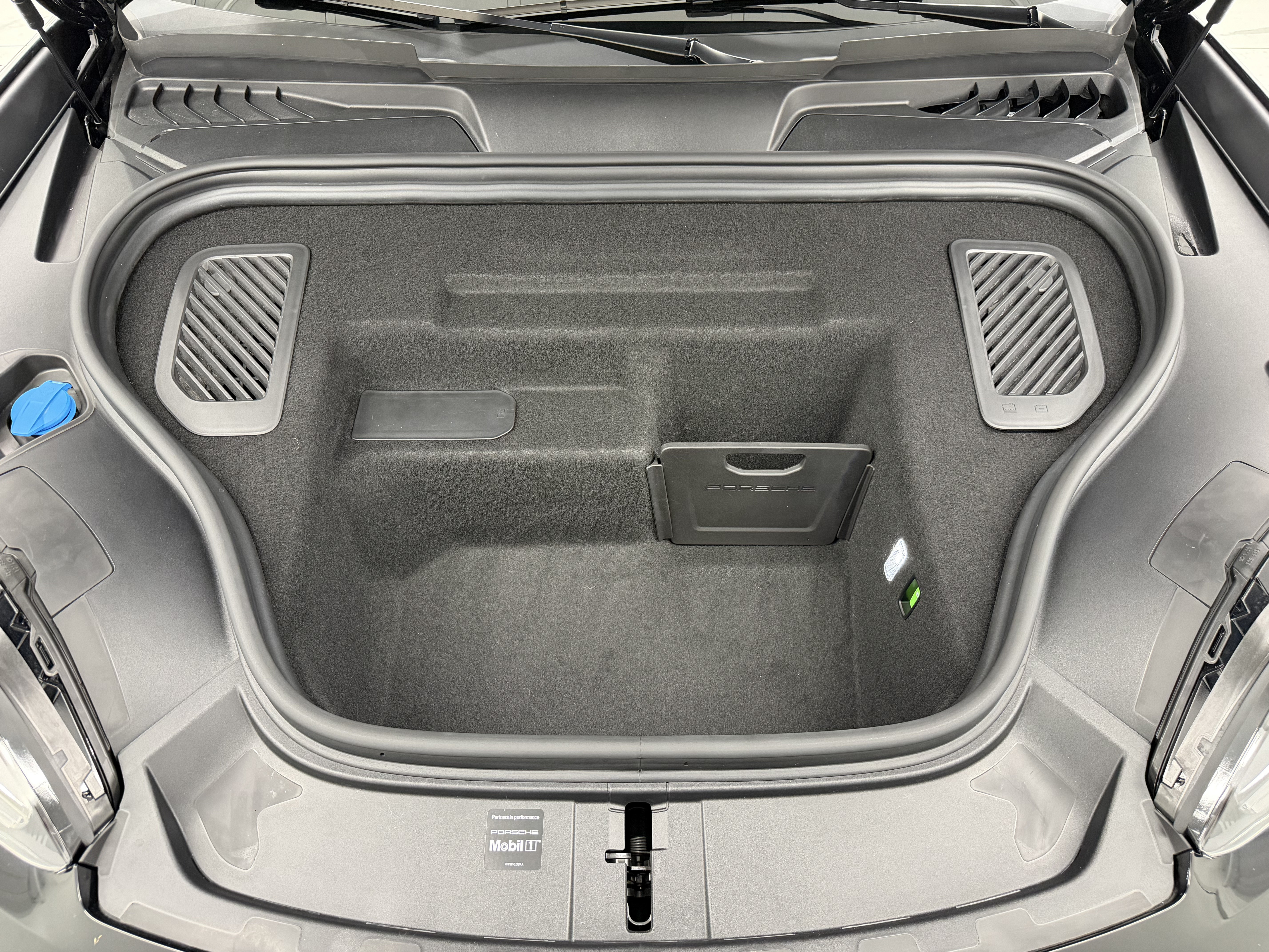 Certified 2025 Porsche Macan Electric RWD image 60