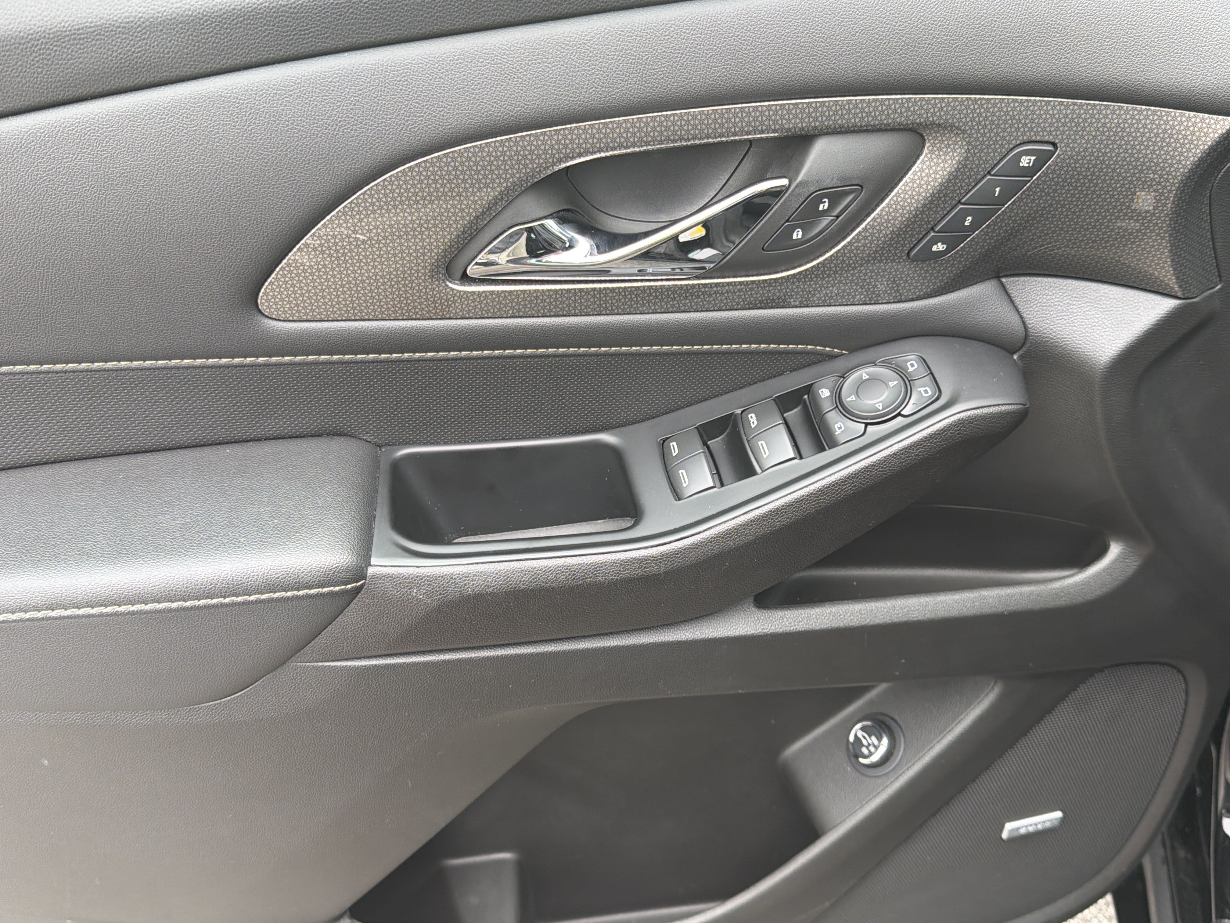 Certified 2023 Chevrolet Traverse Premier FWD image 11