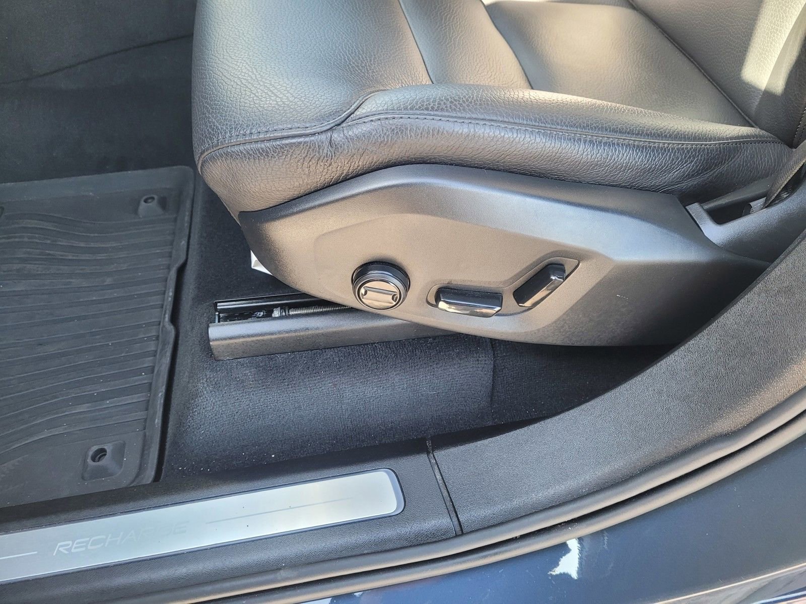 Certified 2024 Volvo XC90 T8 Plus w/ Protection Package Premier image 9