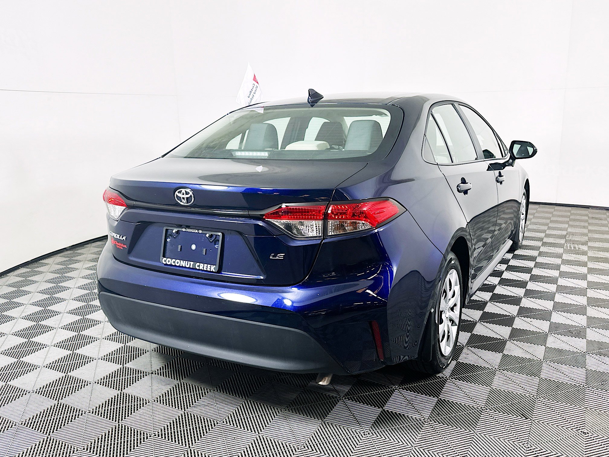 Certified 2025 Toyota Corolla LE FWD image 3