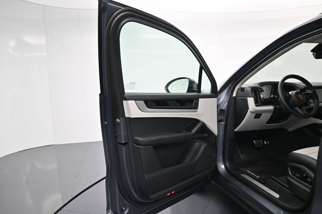 New 2026 Porsche Cayenne S AWD/4WD image 15