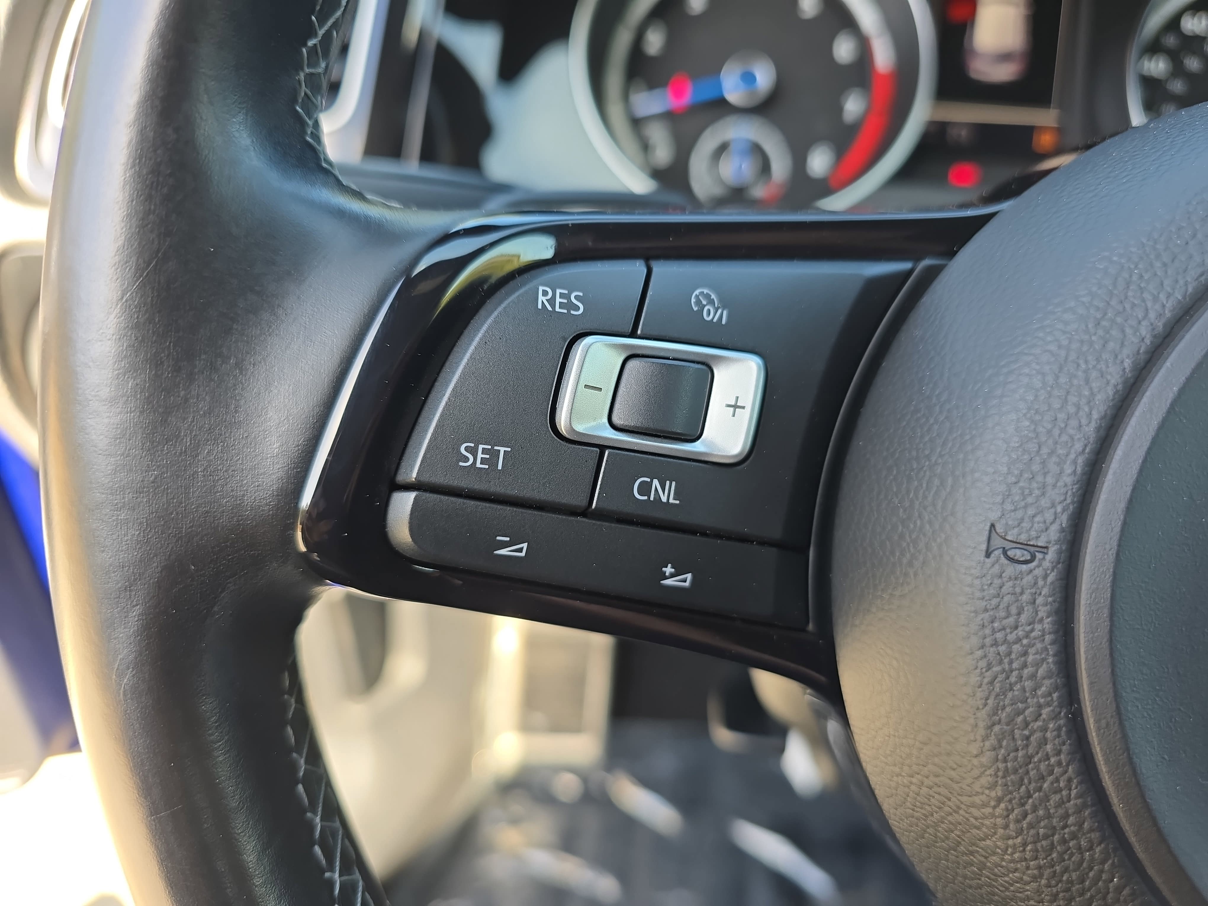 Used 2015 Volkswagen Golf R 4-Door AWD/4WD image 18