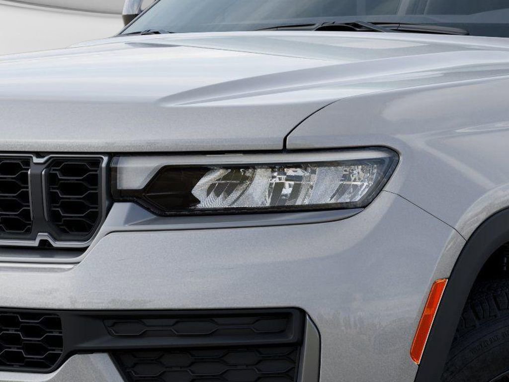 New 2026 Jeep Grand Cherokee Altitude AWD/4WD image 10