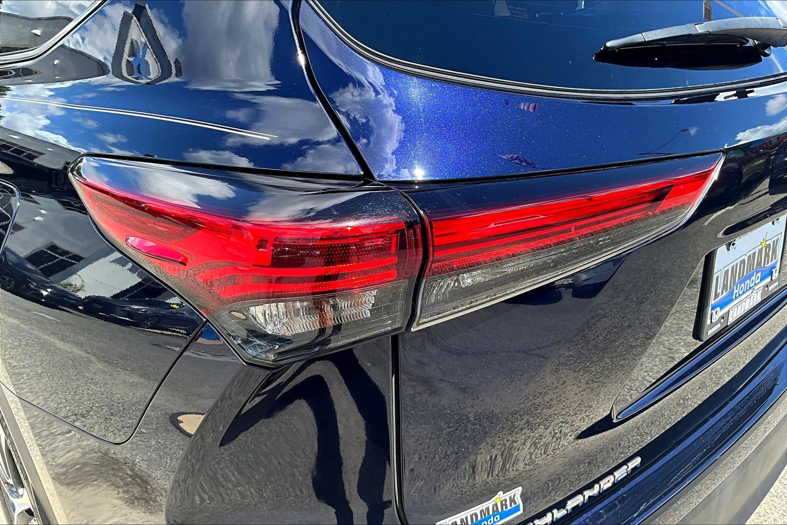 Used 2023 Toyota Highlander XLE AWD/4WD image 33