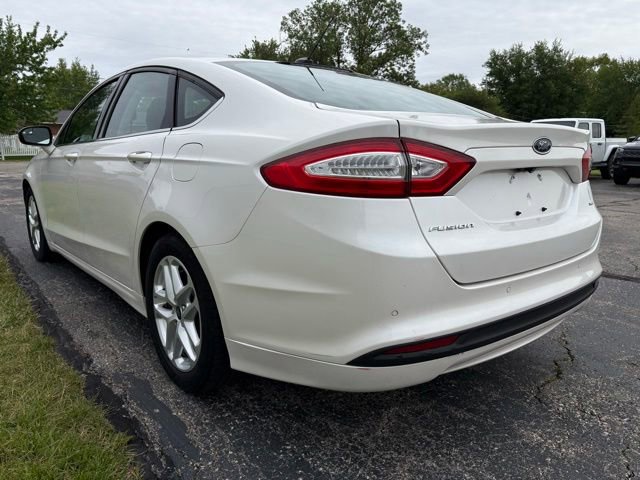 Used 2016 Ford Fusion SE FWD image 2
