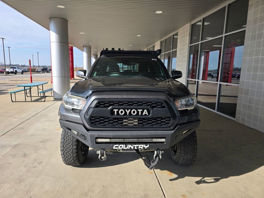 Used 2020 Toyota Tacoma TRD Off-Road AWD/4WD image 10