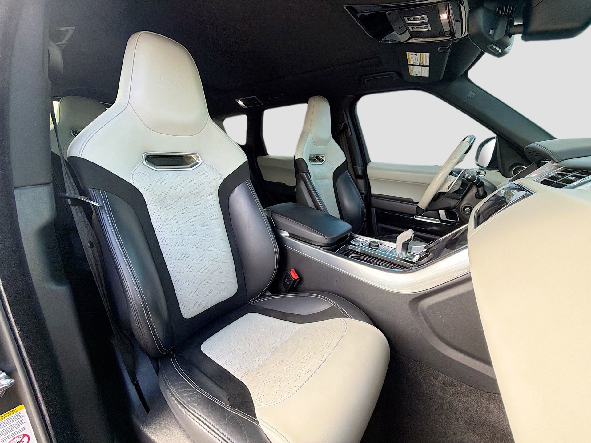 Used 2020 Land Rover Range Rover Sport SVR image 16