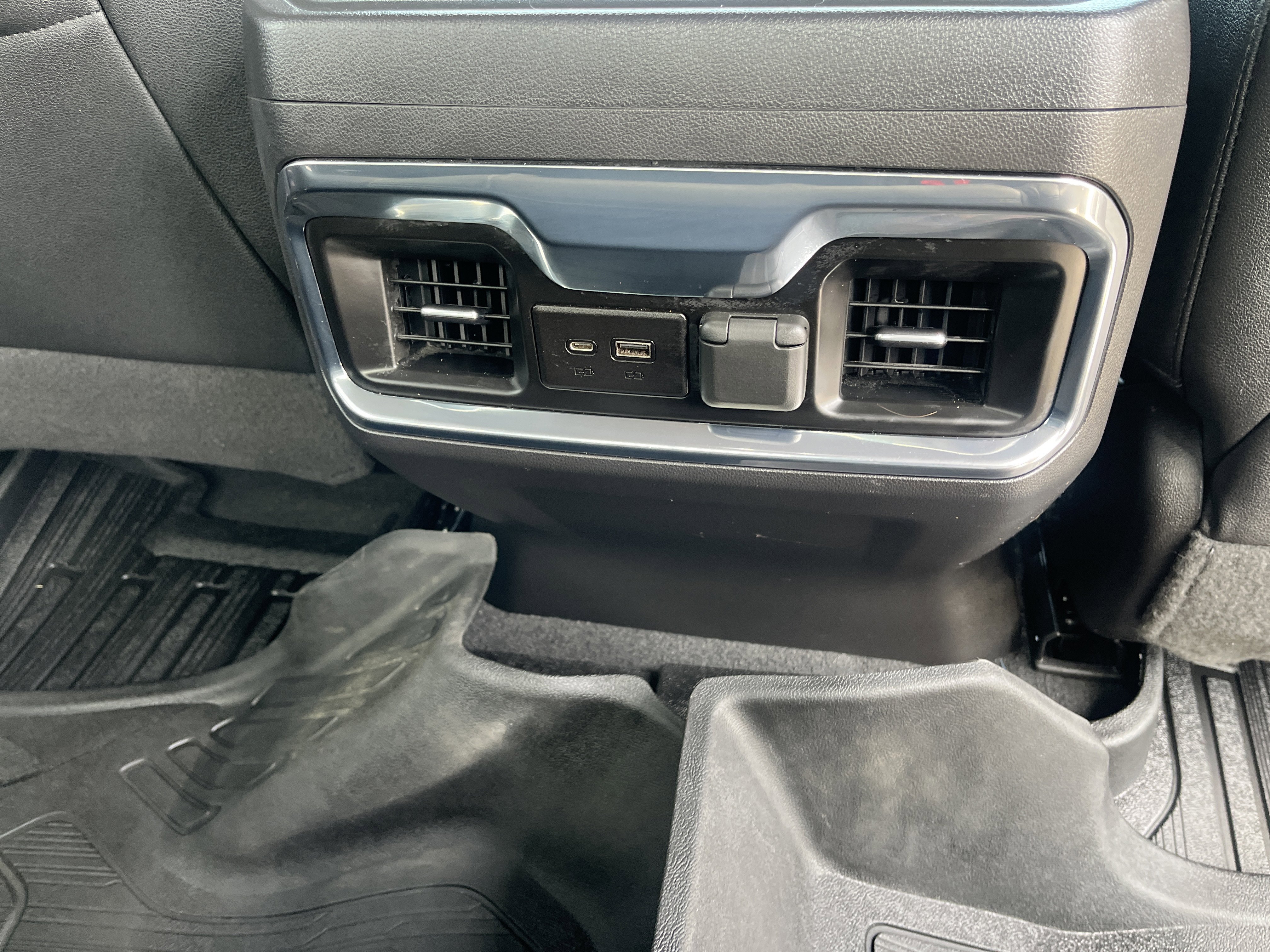 Used 2022 GMC Sierra 1500 SLT w/ SLT Premium Plus Package AWD/4WD image 16