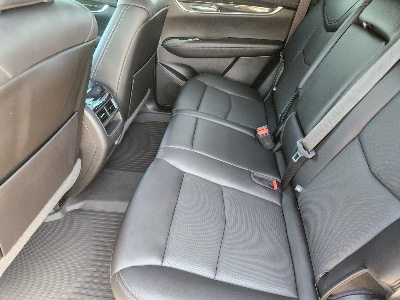 Used 2021 Cadillac XT5 Premium Luxury w/ LPO, Floor Liner Package FWD image 13