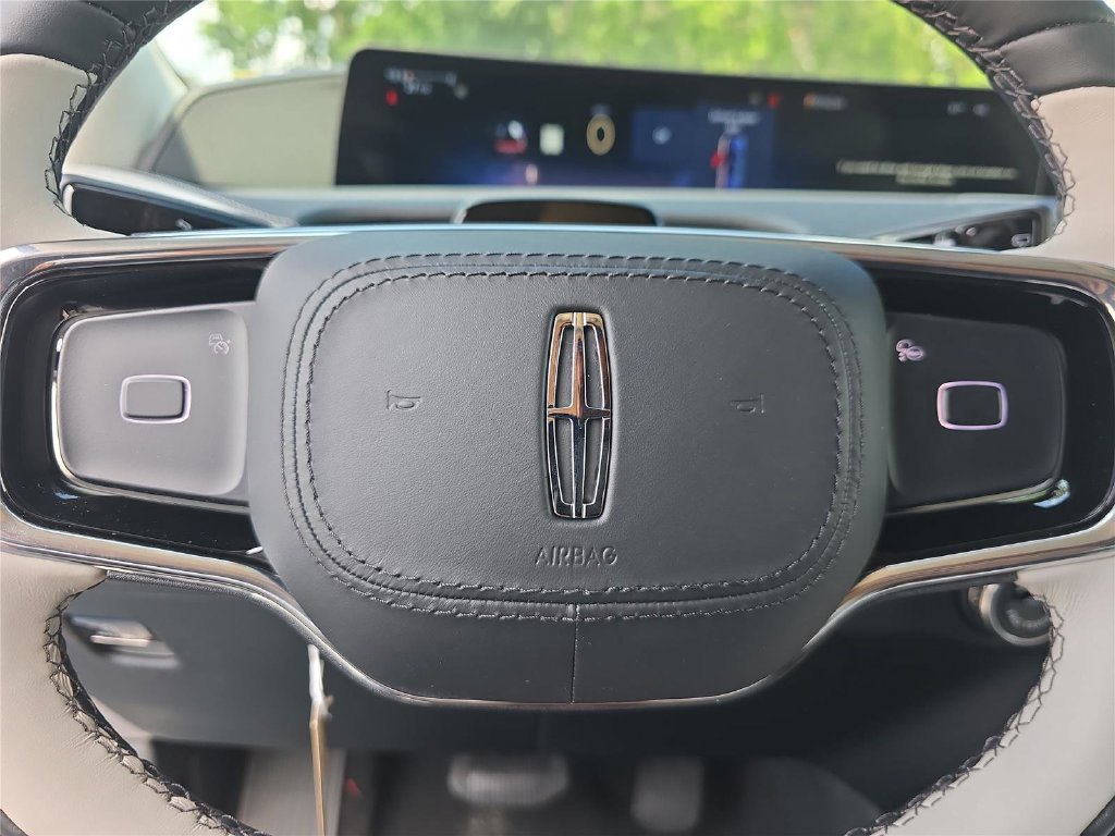 New 2026 Lincoln Navigator Premiere AWD/4WD image 22