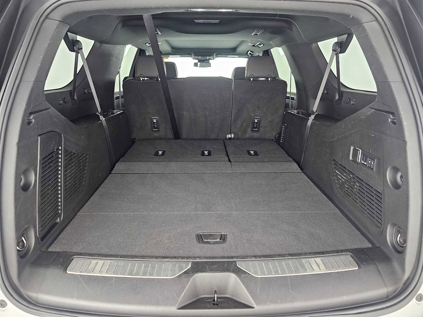 Used 2024 Chevrolet Suburban RST w/ Luxury Package image 16