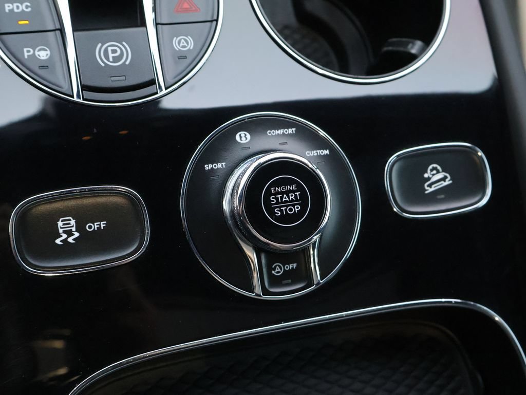 Used 2018 Bentley Bentayga AWD/4WD image 28