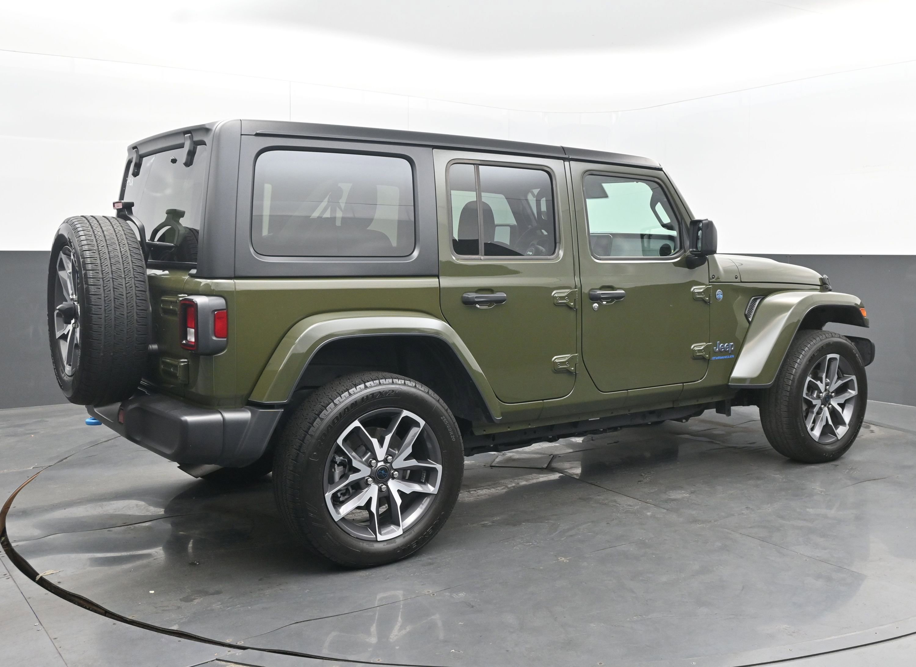 Used 2024 Jeep Wrangler Sport S image 9