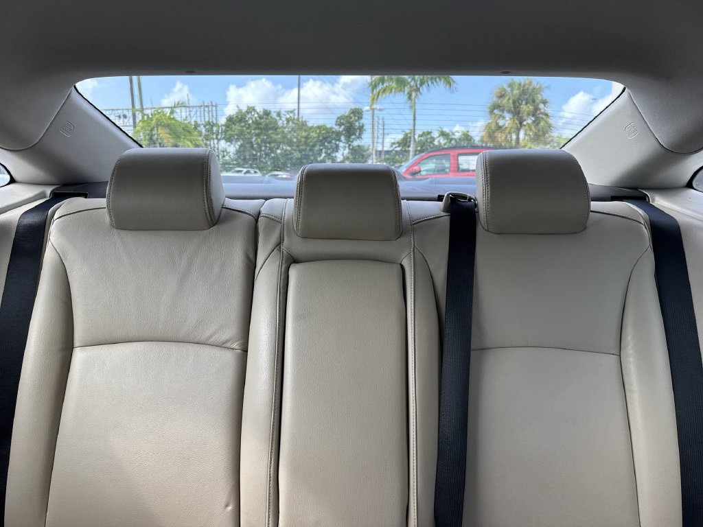Used 2017 Honda Civic EX-L image 18