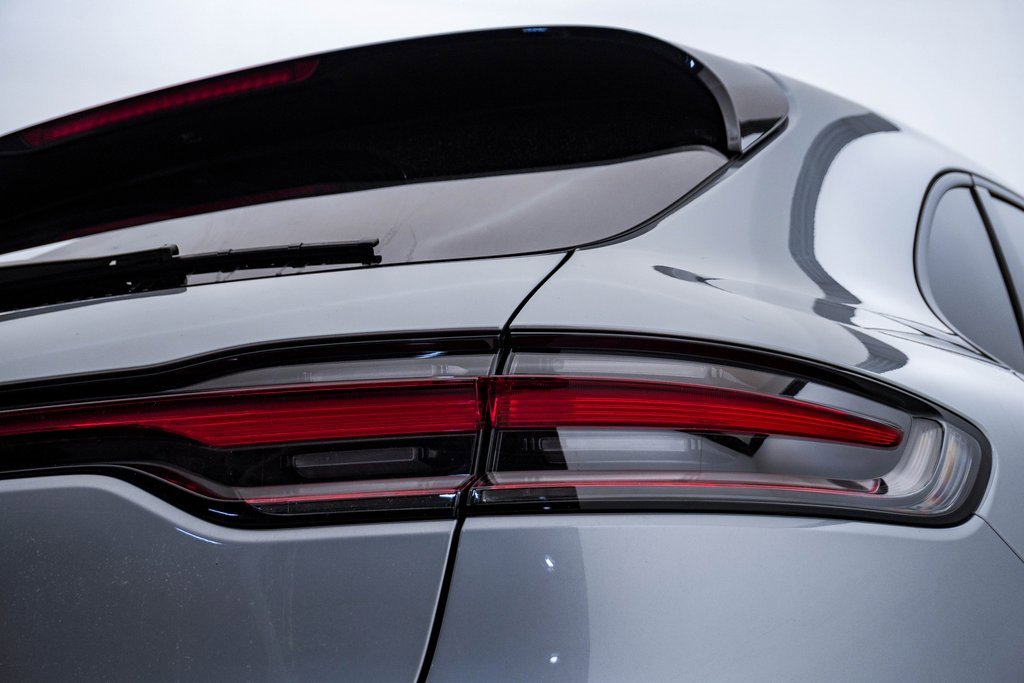Certified 2025 Porsche Macan image 13