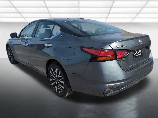 Used 2024 Nissan Altima 2.5 SV image 2