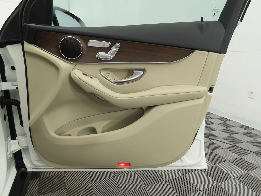 Used 2021 Mercedes-Benz GLC 300 4MATIC image 23