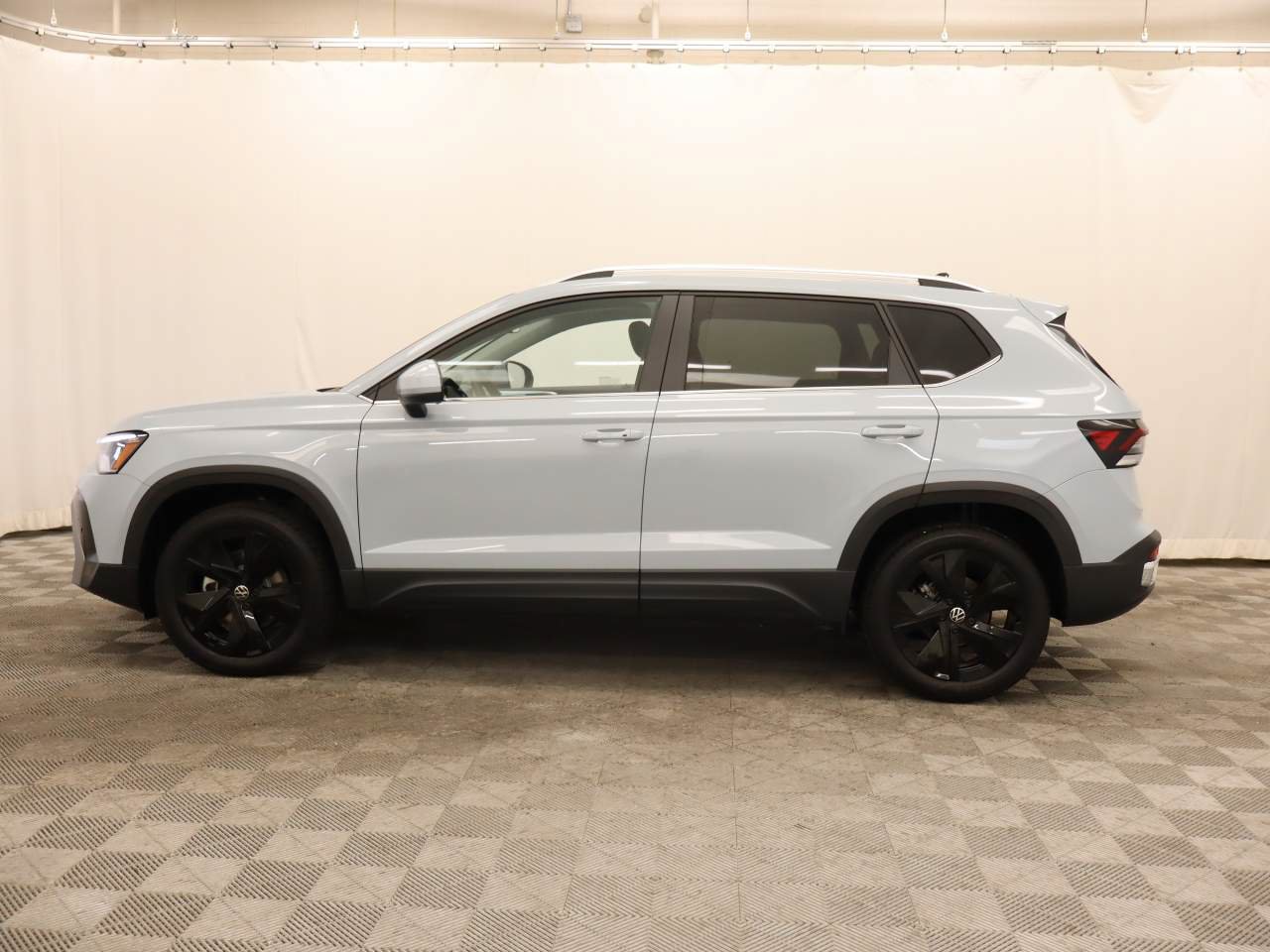 New 2026 Volkswagen Taos SE FWD image 2