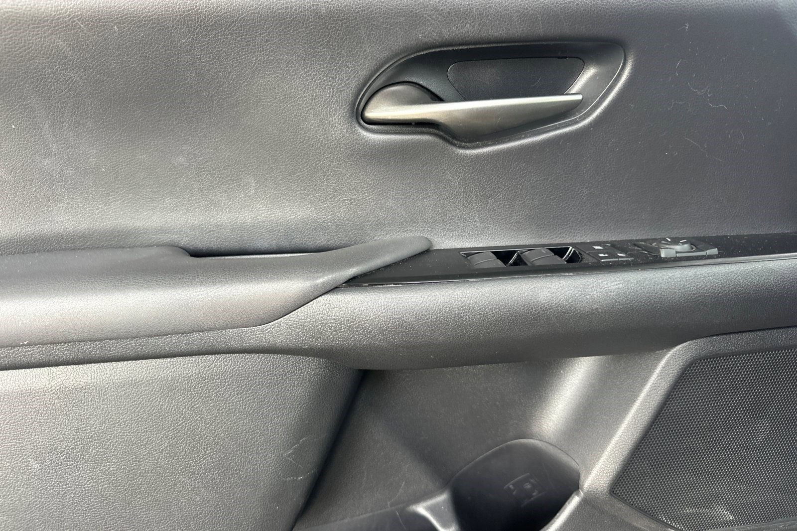Used 2019 Lexus UX 200 F Sport w/ F Sport Premium Package image 12