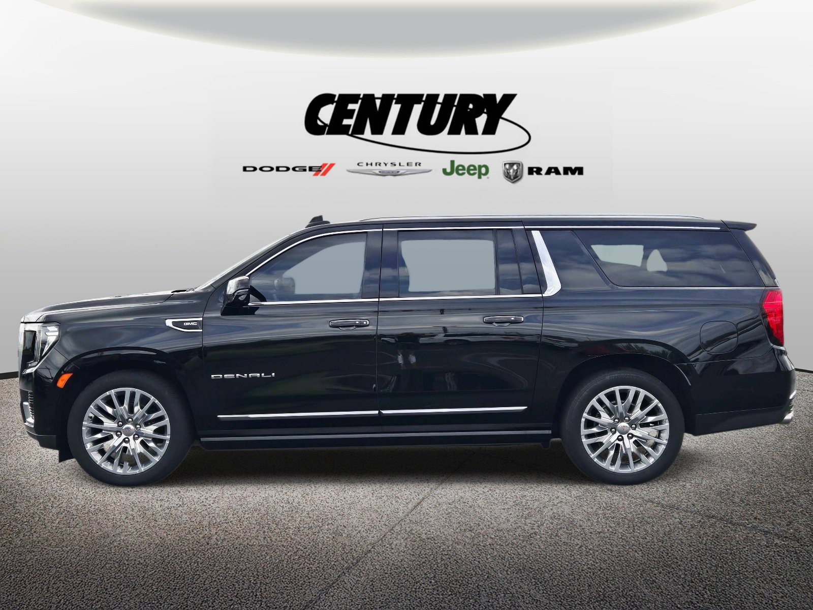 Used 2023 GMC Yukon XL Denali w/ Denali Reserve Package image 7