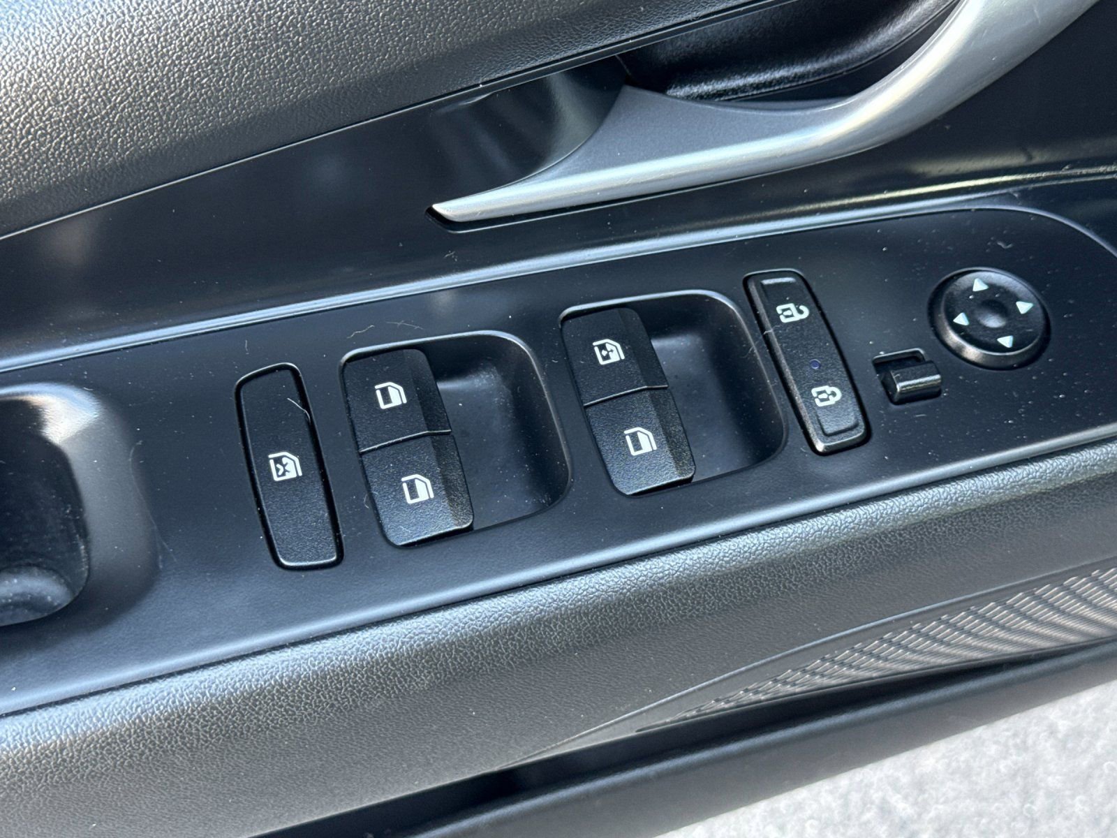 Used 2022 Hyundai Elantra Blue image 11