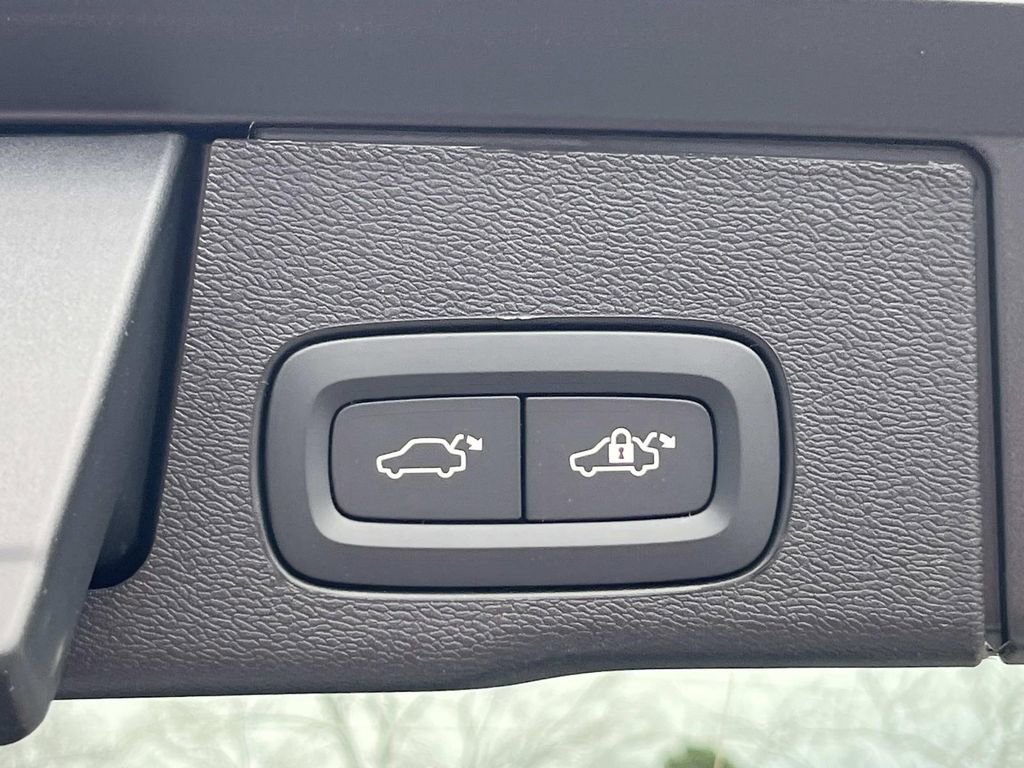 New 2026 Volvo XC60 B5 Core w/ Climate Package image 13